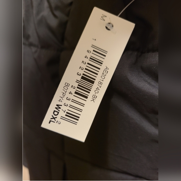 NWT Mid-weight puffer vest M - Picture 7 of 9